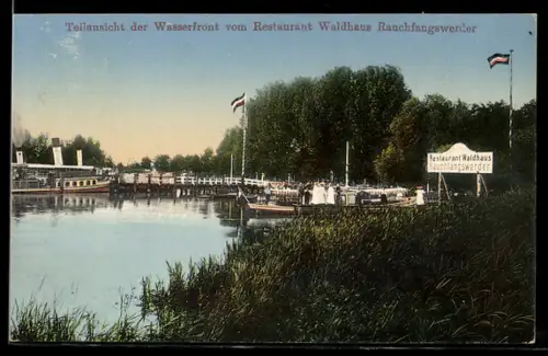 AK Berlin-Rauchfangswerder, Teilansicht der Wasserfront vom Restaurant Waldhaus Rauchfangswerder