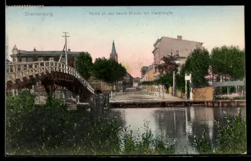 AK Oranienburg, Partie an der neuen Brücke mit Havelstrasse und Teilansicht des Ortes