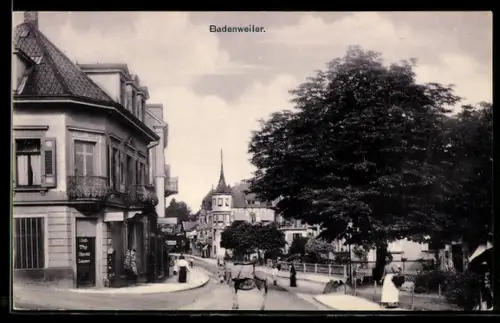 AK Badenweiler, Ortsansicht mit Passanten