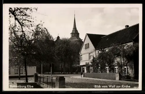 AK Boizenburg /Elbe, Blick vom Wall zur Kirche