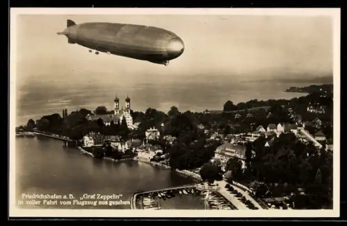 AK Friedrichshafen a. B., Graf Zeppelin LZ127 in voller Fahrt vom Flugzeug aus gesehen