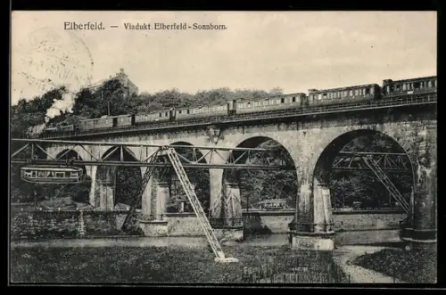 AK Elberfeld, Blick auf das Viadukt Elberfeld-Sonnborn mit passierender Eisenbahn