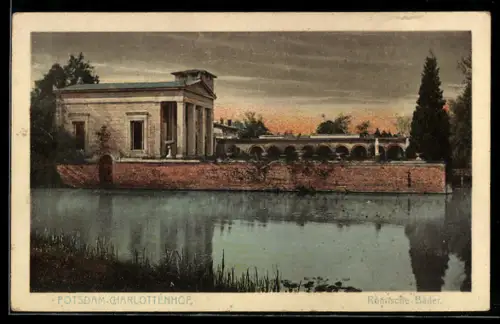 AK Potsdam-Charlottenhof, Blick übers Wasser auf Römische Bäder