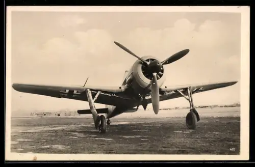 AK Focke-Wulf-Jäger Fw 190 auf Rollfeld