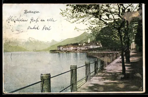 AK Bellagio, Uferpromenade mit Blick auf die Ortschaft