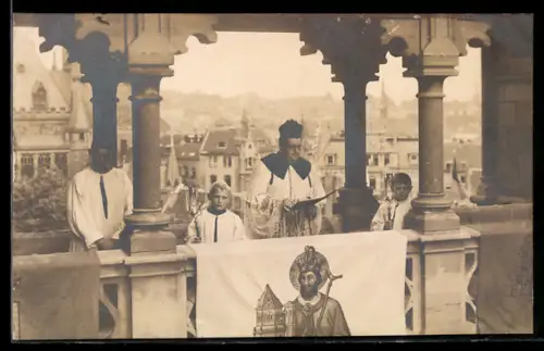 Foto-AK Aachen, Kleriker auf einer Heiligtumsfahrt