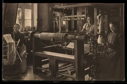 AK Lüneburger Heide, Arbeiterinnen am Webstuhl und Spinnrad