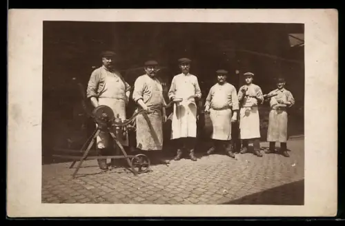 Foto-AK Eine Gruppe Winzer