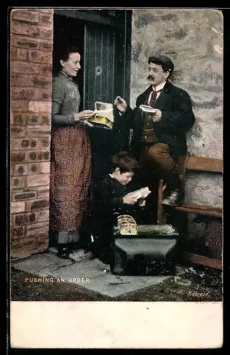 AK Händler mit Koffer an einem Hauseingang