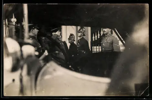 Foto-AK Feuerwehrmänner in Uniformen