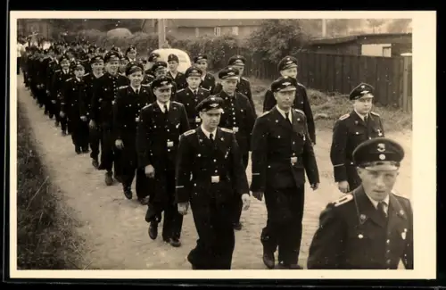 Foto-AK Feuerwehrmänner der Feuerwehr Soltau beim Bezirkswettkampf 1954