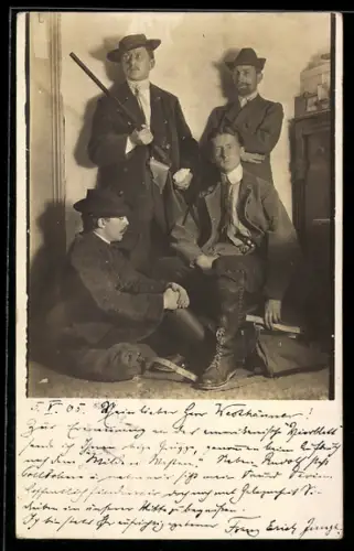 Foto-AK Gruppe von Jägern mit Gewehr