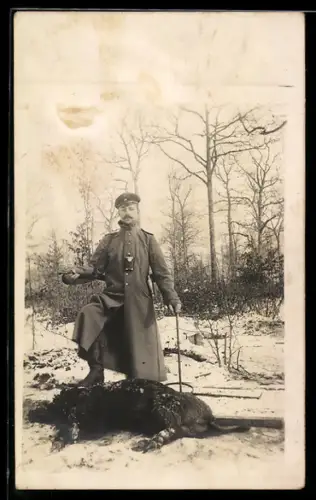 Foto-AK Jäger mit Gewehr und erlegtem Wildschwein