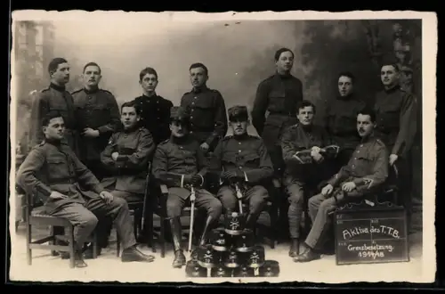 Foto-AK Schweizer Soldaten in Uniform, Grenzbesetzung 1914/1918