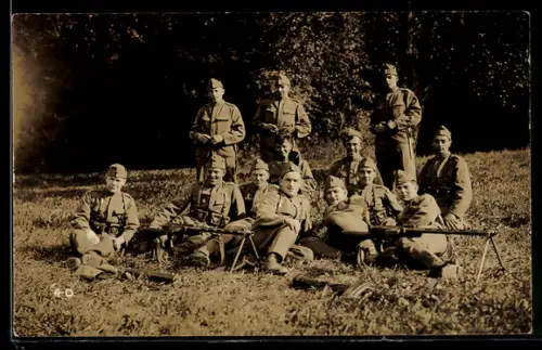 AK Schweizer Soldaten in Uniform mit Maschinengewehren