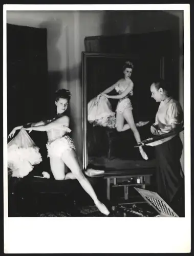 Fotografie Barbara Nordhaus-Lüdecke, Berlin, Ballerina Manon Erfuhr steht Modell für den Maler