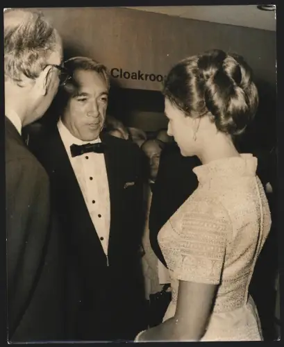 Fotografie Schauspieler Anthony Quinn mit Prinzessin Alexandra, Grossformat 20 x 25cm