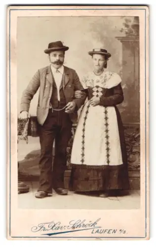 Fotografie Fr. Xav. Schick, Laufen a. S., Bezirksamtgasse, Paar in deutscher Tracht