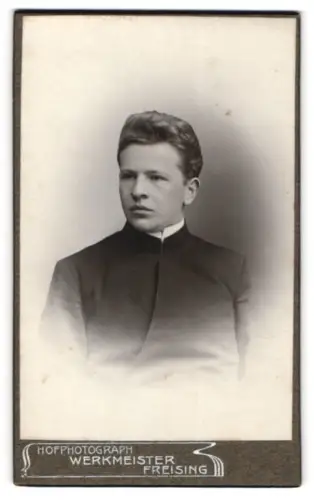 Fotografie Werkmeister, Freising, Geistlicher im Porträt