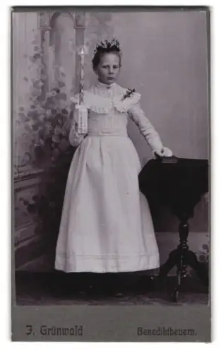 Fotografie J. Grünwald, Benediktbeuern, Mädchen mit Kerze zur Kommunion