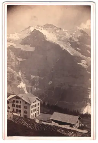 Fotografie Ad. Braun, Dornach /Ht. Rhin, Ansicht Wengernalp, Blick zu einem Berg mit schneebedecktem Gipfel