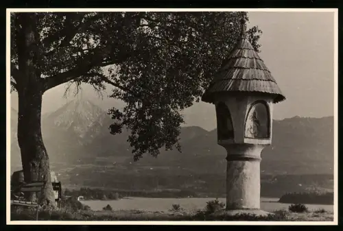 Fotografie Ansicht Egg am Faaker See, Heiligenhaus mit Gebirgspanorama