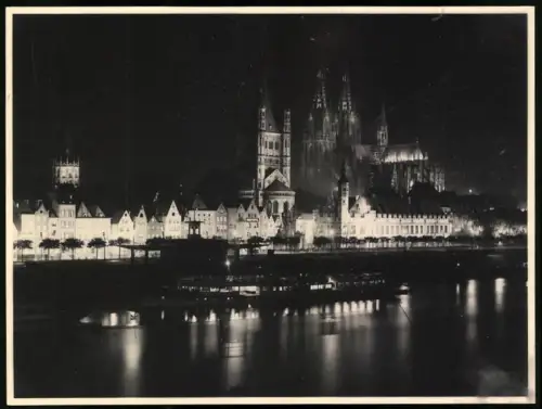 Fotografie Ansicht Köln, Beleuchteter Dom bei Nacht