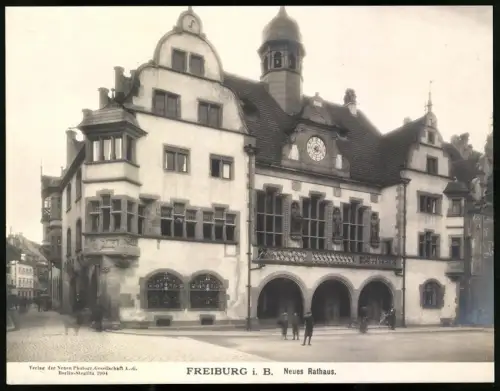 Fotografie NPG, Ansicht Freiburg i. B., Ortspartie, Neues Rathaus in der Aussenansicht