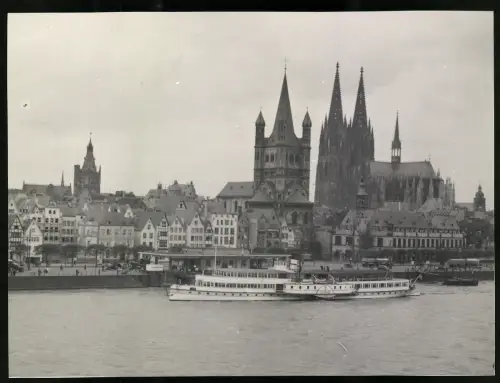 7 Fotografien Ansicht Köln, Verschiedene Ortspartien mit Brücke und Dom von der Wasserseite