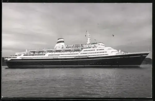 Fotografie Sowjetisches Passagierschiff Ivan Franko in Seitenansicht