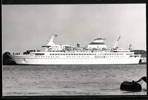 Fotografie Sowjetisches Passagierschiff Karelya in einem Hafen, 1976