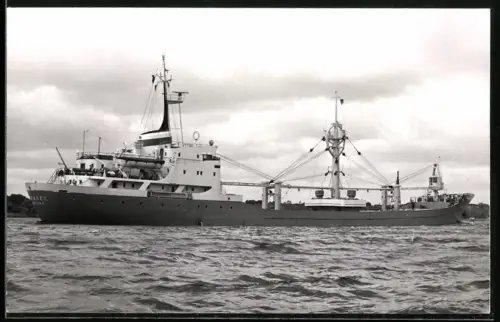 Fotografie Sowjetisches Frachtschiff Izhorales aus Leningrad vor der Küste, 1963