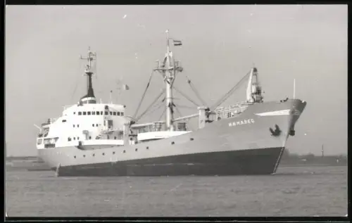 Fotografie Sowjetisches Frachtschiff Izhmales in Ballast fahrend