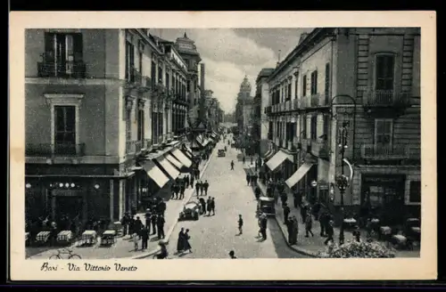 AK Bari, Via Vittorio Veneto con passanti e negozi