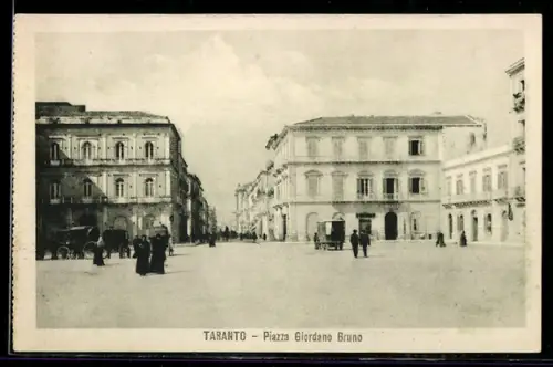 AK Taranto, Piazza Giordano Bruno con edifici storici e passanti