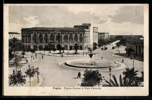 AK Foggia, Piazza Cavour e Viale Ferrovia con fontana e palme