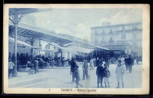 AK Taranto, Mercato coperto con gente e bancarelle animate