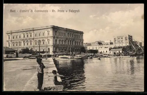 AK Bari, Camera di Commercio, Rr. Poste e Telegrafi, vista sul porto con barche e bambini