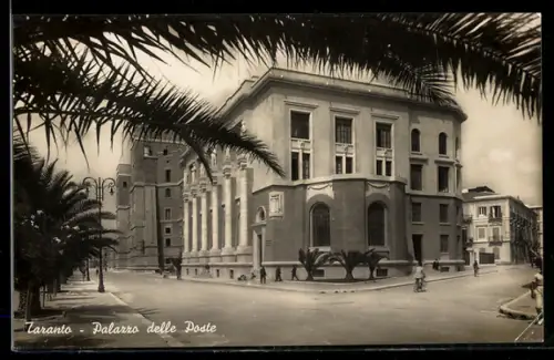 AK Taranto, Palazzo delle Poste con palme e strade circostanti