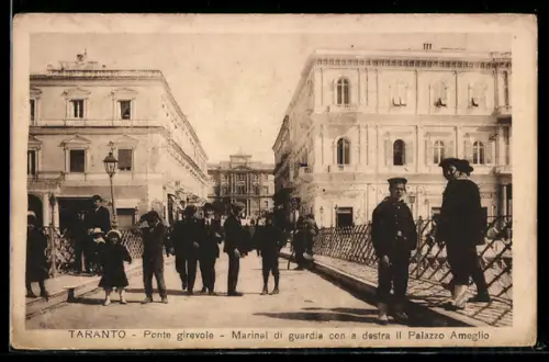 AK Taranto, Ponte girevole, Marinai di guardia con a destra il Palazzo Ameglio