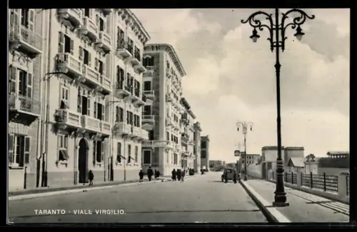 AK Taranto, Viale Virgilio con edifici residenziali e lampioni decorativi