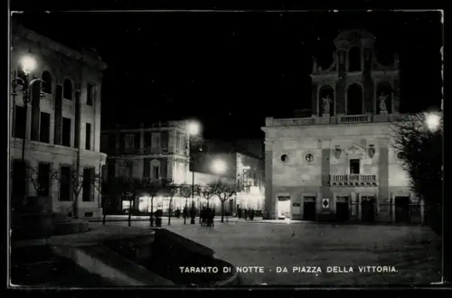 AK Taranto, Veduta notturna da Piazza della Vittoria