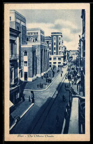 AK Bari, Via Vittorio Veneto con tram e pedoni