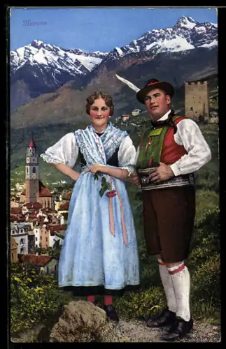 AK Merano, Coppia in costume tradizionale con montagne innevate sullo sfondo