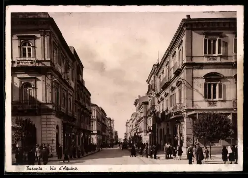 AK Taranto, Via d`Aquino con passanti e edifici storici