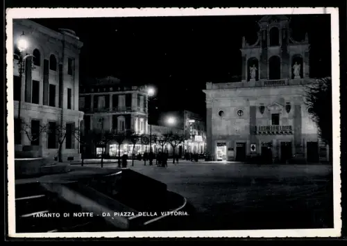 AK Taranto, Veduta notturna da Piazza della Vittoria
