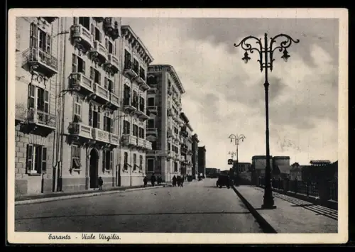 AK Taranto, Viale Virgilio con edifici storici e lampioni ornamentali