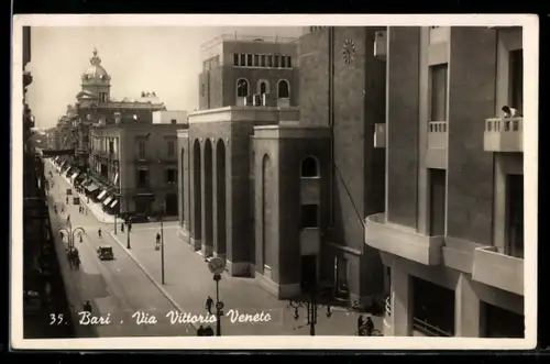 AK Bari, Via Vittorio Veneto con edifici storici e vista sul traffico cittadino