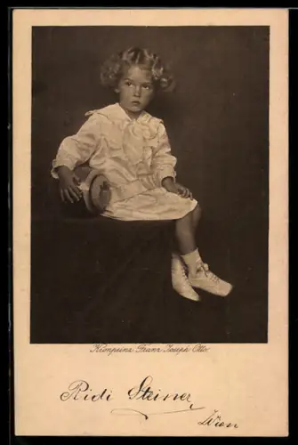 AK Kronprinz Franz Josef Otto, Portrait mit Gummiball