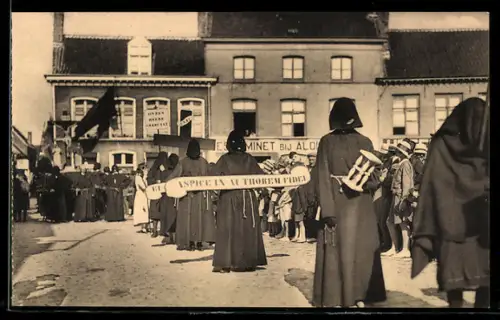 AK Furnes, Procession de Furnes, Pénitents portant différents Emblémes